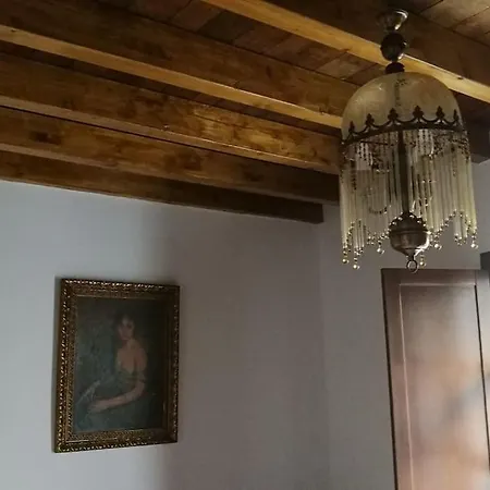 Cerca De La Alhambra, La Casa Del Cuento, Primero