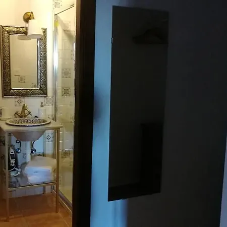Cerca De La Alhambra, La Casa Del Cuento, Primero * Granada